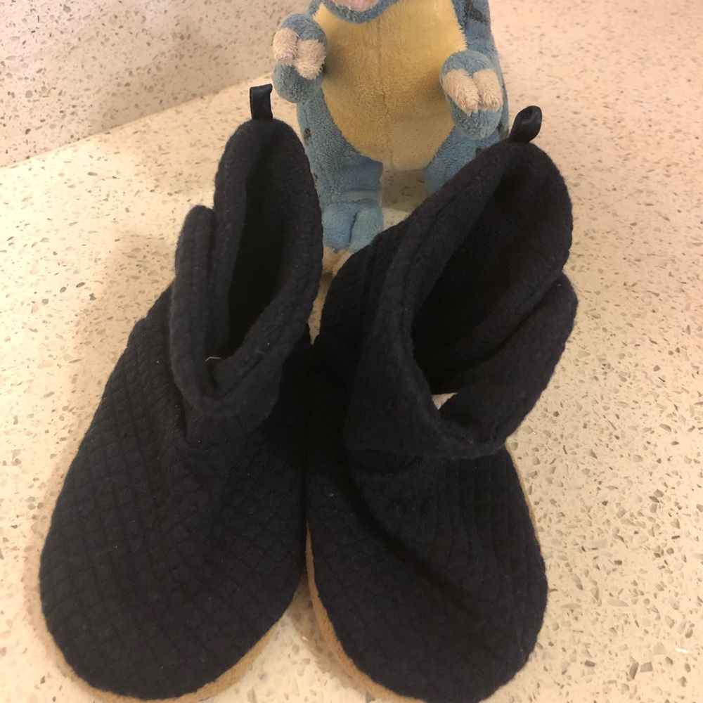 🎄2 for 10 Very comfy slippers